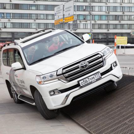 Тест-драйв Toyota в Парке Легенд-3
