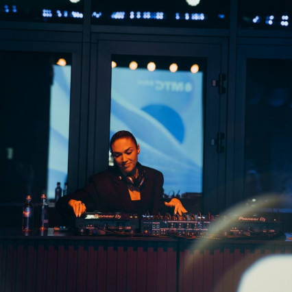 989a6f90-f774-480b-819f-a39bf7832324