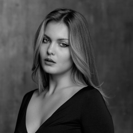 Вероника Табакова